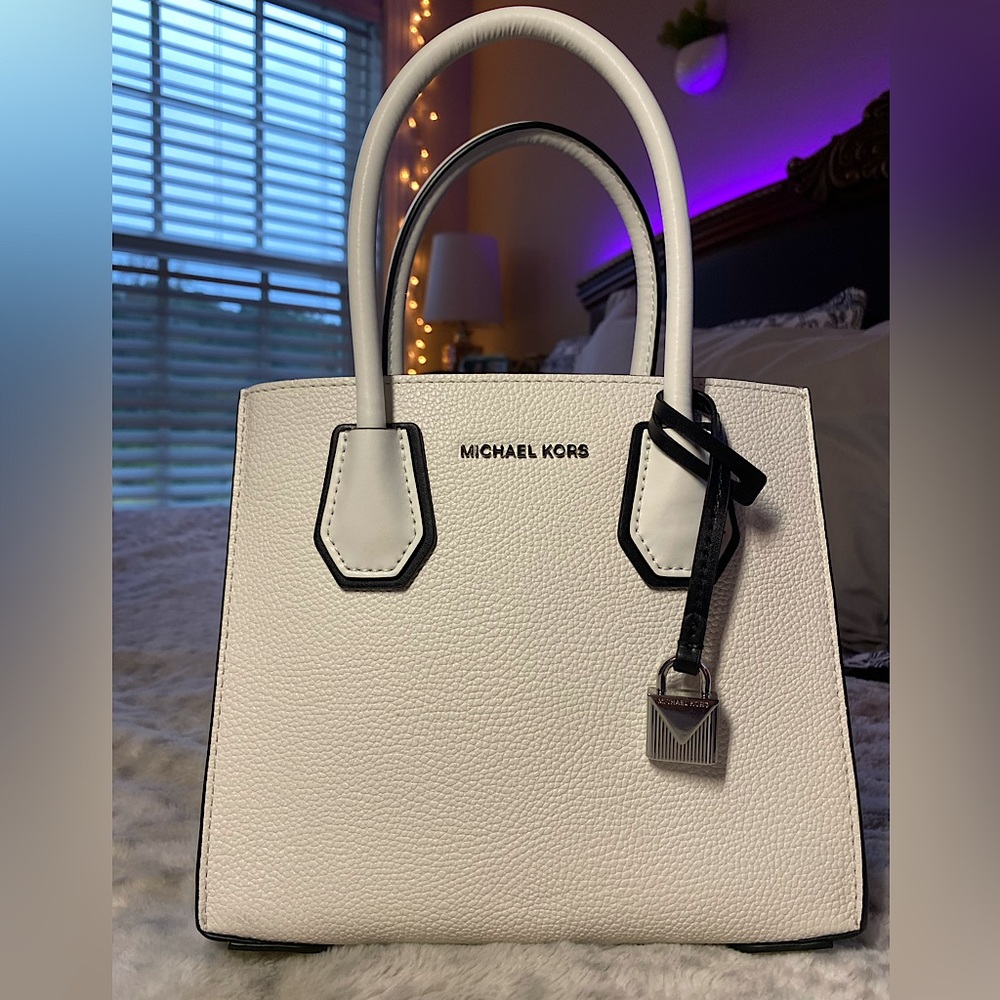 Michael Kors Mercer mini bag - Picture 2 of 8